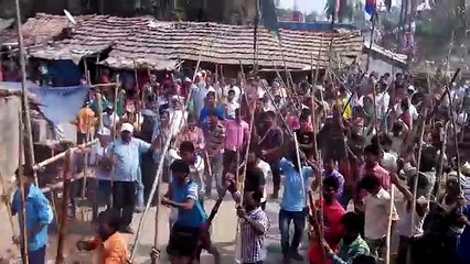 FIGHTING BY TWO GROUPS IN INDIA - MUST WATCH