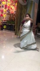 FUNNY DANCE BY OLD WOMAN - 'SONG HASTA HUA NURANI CHEHRA'