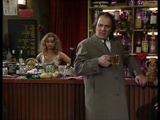 Bottom S02E04 Parade