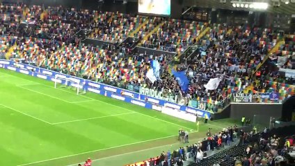 VIDEO - LA SQUADRA SOTTO LA CURVA LAZIALE A UDINE - CHE BOLGIA