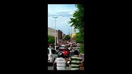 Multidão invade as ruas com carreata para comemorar vitória de Eduarda Brasil no The Voice Kids