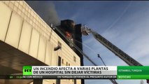 Un incendio afecta a varias plantas de un hospital en Estambul