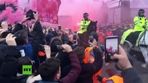 Los hinchas del Liverpool atacan el autobús del Manchester City