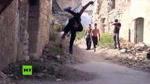 Parkour entre ruinas: Así se entrenan los deportistas extremos en el Alepo