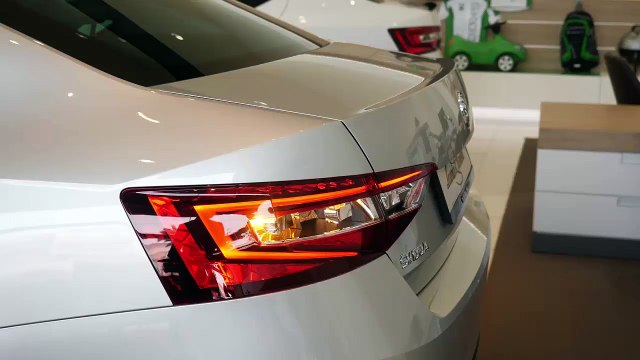 Skoda SUPERB laurin Vs klement 2018 Interior Exterior - car super