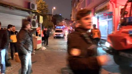 Fatih'te Yangın; Mahsur Kalanlar İtfaiye Ekiplerince Kurtarıldı