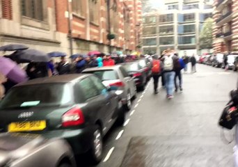 Rain Doesn't Stop Thousands in London Waiting to Vote in Hungary Parliamentary Election