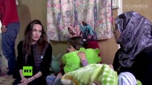 Angelina Jolie visita un campo de refugiados sirios en Jordania