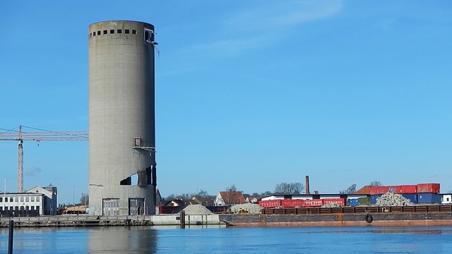 Silo Toppling Gone Wrong