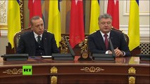 Dulces sueños: Erdogan se duerme en una rueda de prensa con Poroshenko