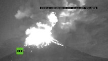 El volcán Popocatepetl despierta con furia y lanza cenizas al centro de México