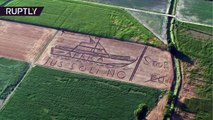 Aparece una inscripción antiinmigrantes en un campo de cultivo cerca de Verona (Italia)