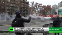 Miles de estudiantes protestan violentamente en Chile para exigir una mejor educación