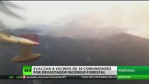 Evacúan 30 comunidades por el devastador incendio forestal en Portugal