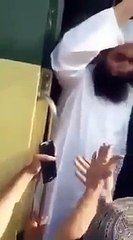 Maulana In Train _ Tariq Jamil asking people to be positive, truthful and peaceful to all human kind