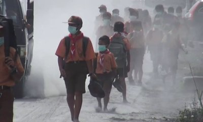 Debu Vulkanik Sinabung Ganggu Aktivitas dan Kesehatan