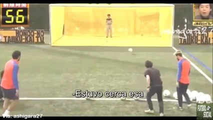 Lionel Messi y Luis Suárez se enfrentan a un Dron | Fútbol Social