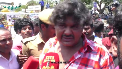 ரஜினிகாந்த் ரசிகர்களை செருப்பால் அடிக்க கோடிக்கணக்கான சீமான் தம்பிகள் கிளம்பிவிட்டனர்