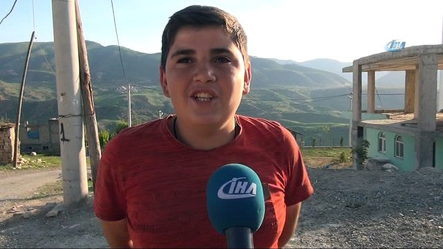 Teröristlerden temizlenen dağlarda dev Türk bayrağı dalgalanıyor