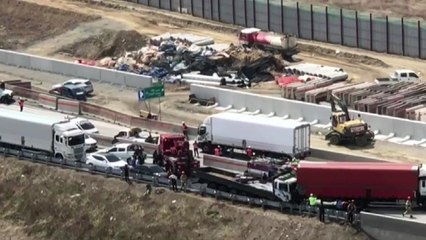 경부고속도로 상행선 8중 추돌...6명 다쳐 / YTN