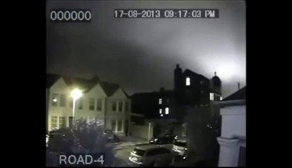 Extrañas luces en urbanización