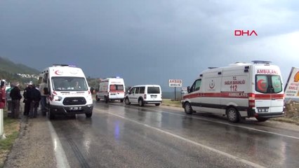 Adana Servis Midibüsü Şarampole Yuvarlandı 15 Öğrenci Yaralı
