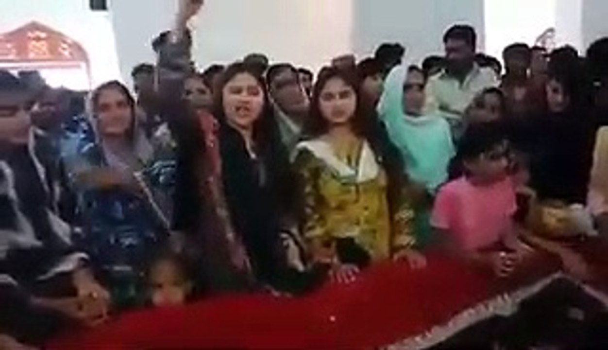 Anti Zardari - zardari Harami slogan at Bhutto Mazar