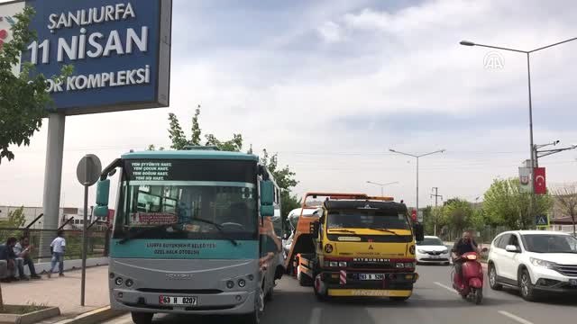 Kaza Yapan Otobüsten Para Çaldılar