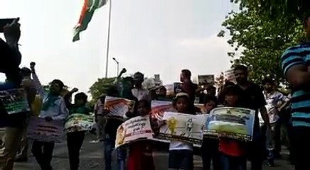 டெல்லி வாழ் தமிழர்கள் பதாகைகளை ஏந்தி போராட்டம்-வீடியோ