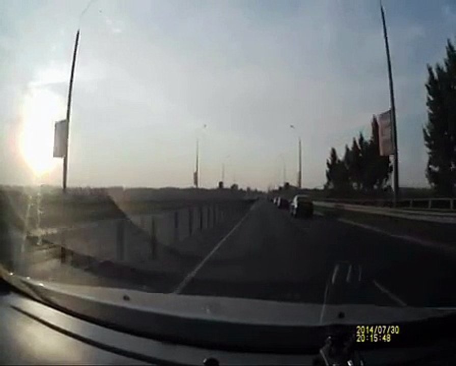 Ce motard à un chance de fou!
