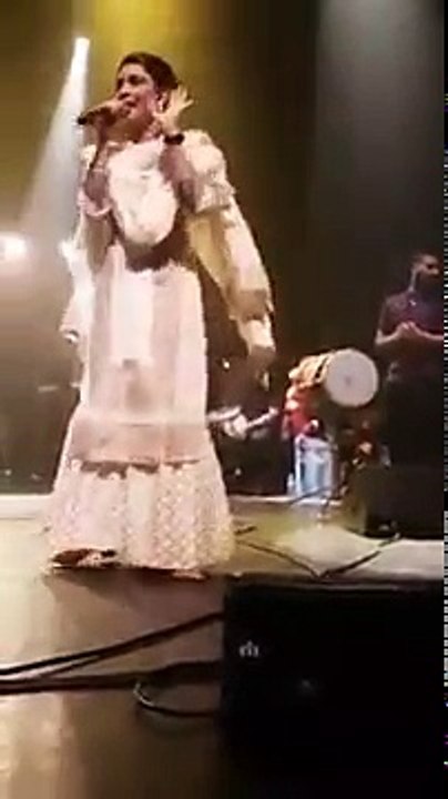 Nimrat khaira live folk stage performance