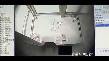 Quand un distributeur se met à cracher des billets