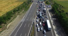 TEM Otoyolu İzmit Mevkiinde Zincirleme Kaza! Ankara Yönü Trafiğe Kapandı