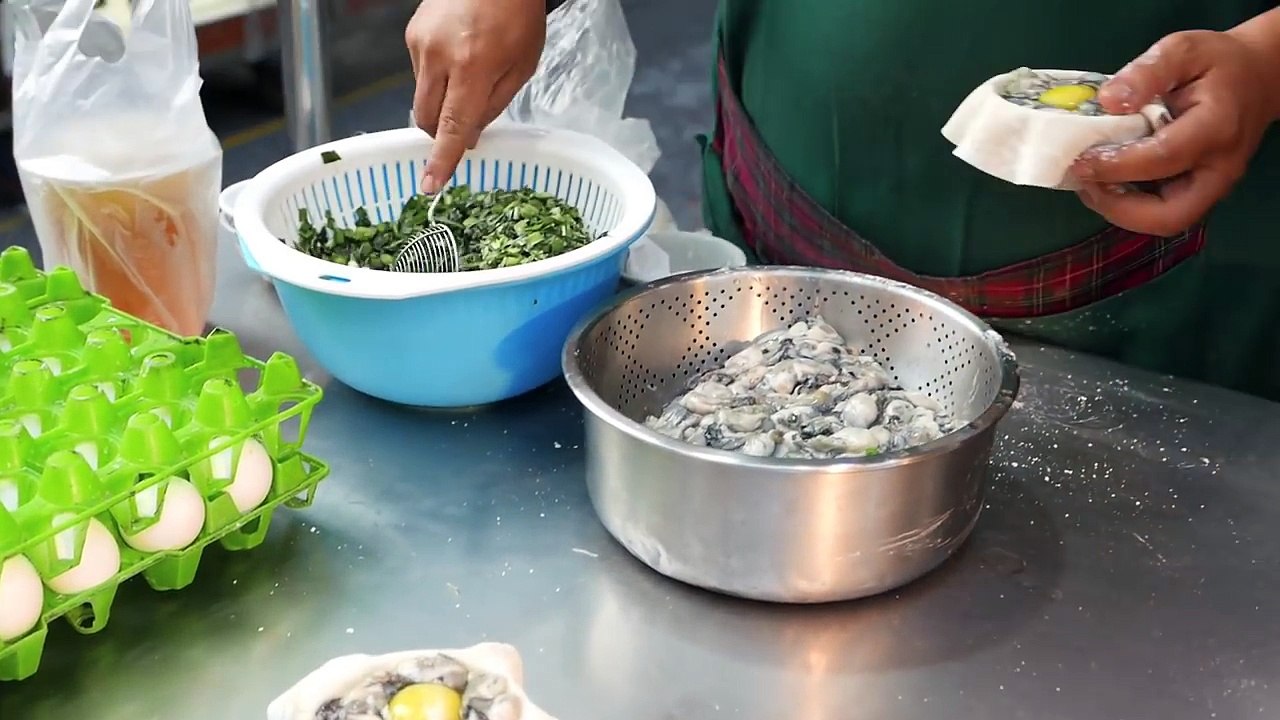 Taiwan Street Food - Fried Oyster Balls  牡蠣球  蚵仔球  カキボール  굴 공