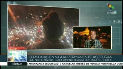 Simpatizantes mantienen su apoyo a Lula da Silva afuera de la cárcel