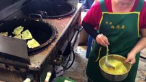Traditional Taiwanese Breakfast - Omelette Buns Soy Milk  台灣早餐