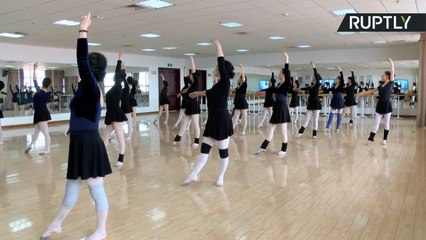 エレガント！活気溢れる中国のシニア向けバレエ教室