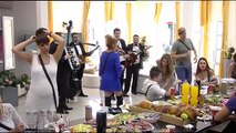 Zadruga - Kija peva pesmu i pokazuje prstom na Slobu - 08.04.2018.