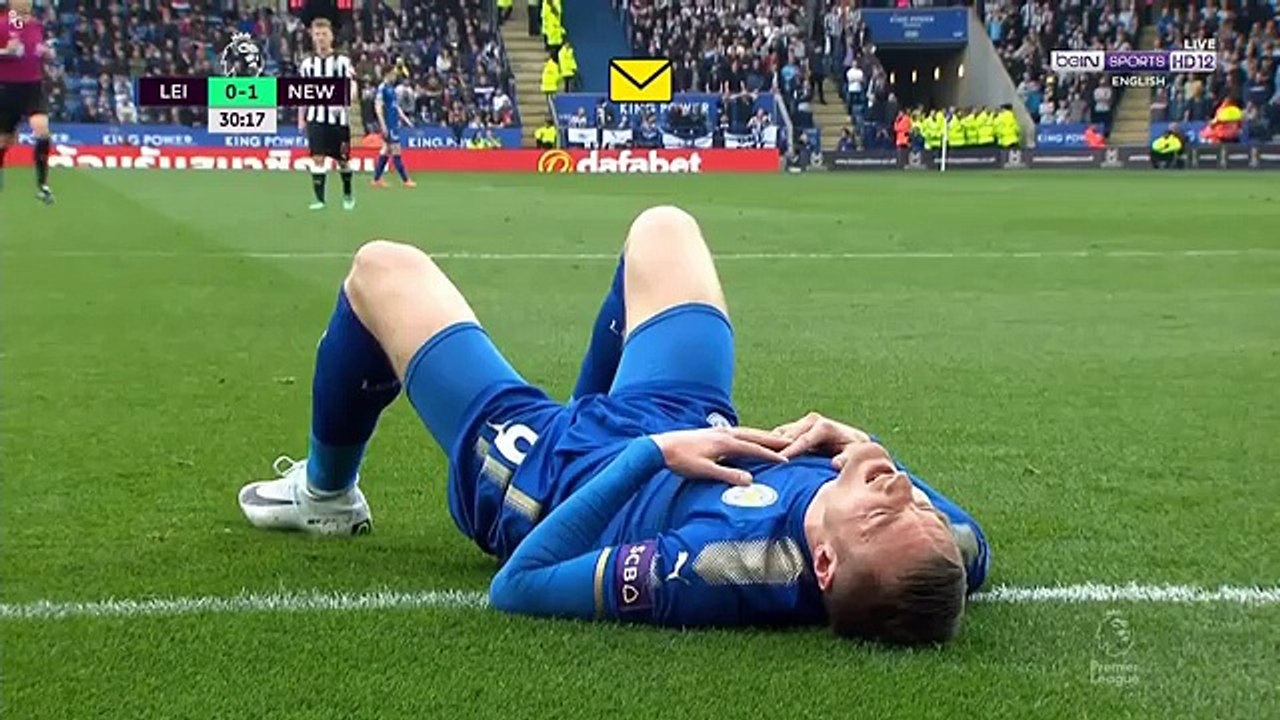 Ninguem merece: Vardy leva com pontapé nas "partes baixas"