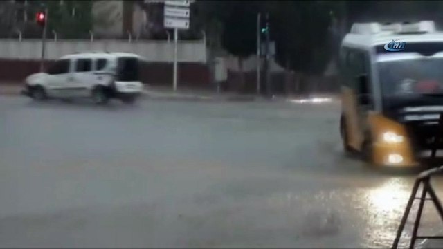 Aniden bastıran şiddetli yağmur etkili oldu