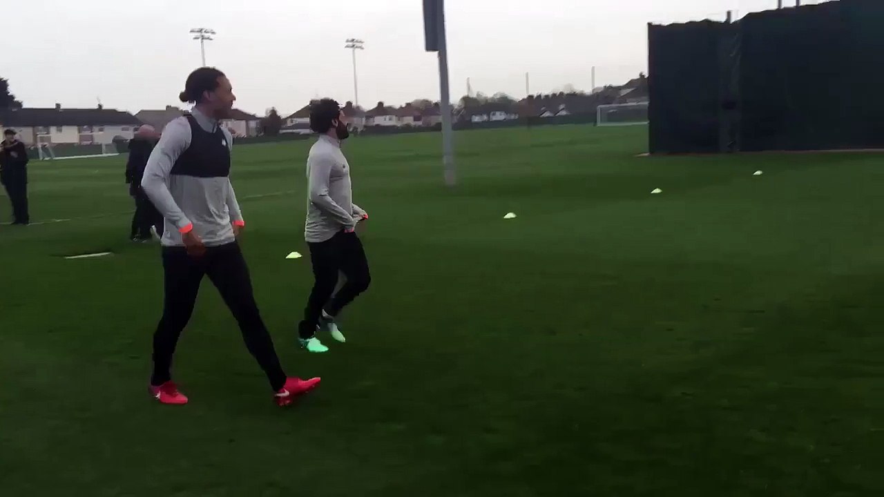 Salah salta a entrenar junto a sus compañeros del Liverpool
