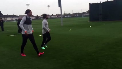 Salah salta a entrenar junto a sus compañeros del Liverpool
