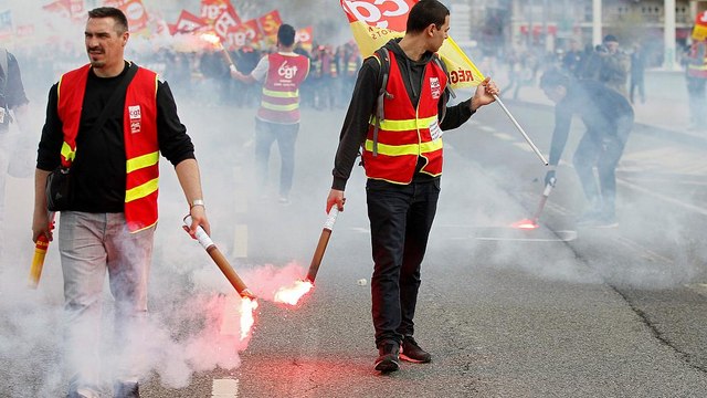 Ne sendikalar geri adım atıyor ne de hükümet