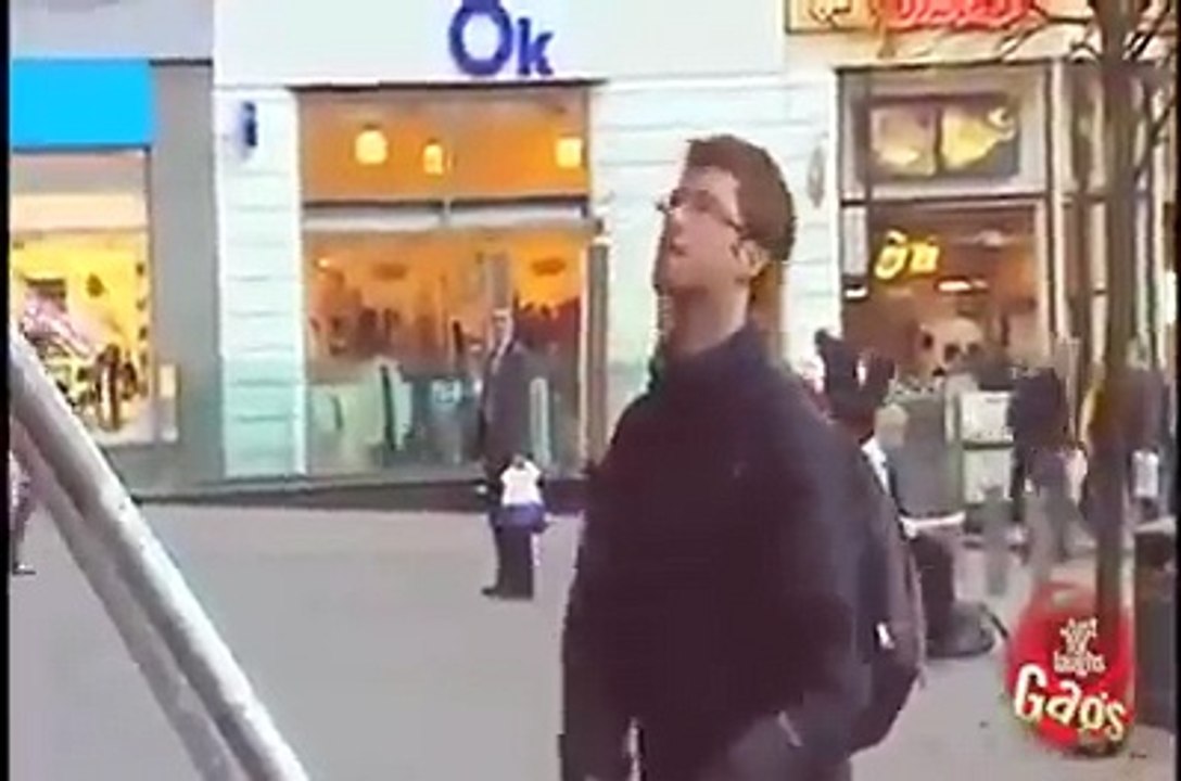 Başına balyoz düşürme şakası