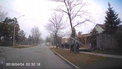 Unos chicos canadienses resultaron heridos al caerles un muro de madera