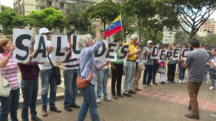 Portadores de Parkinson protestam por medicamentos em Caracas