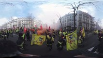 Video 360º: Bomberos encienden una protesta contra la austeridad en Francia