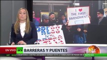 Activistas se manifiestan en EE.UU. a favor de los medios excluidos por Trump de una rueda de prensa