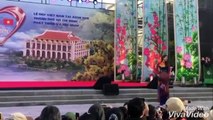Khán giả phấn khích khi Phạm Hương trình diễn áo dài ở Nhật