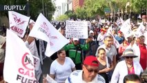 Cientos de manifestantes marchan en Ciudad de México contra Peña Nieto